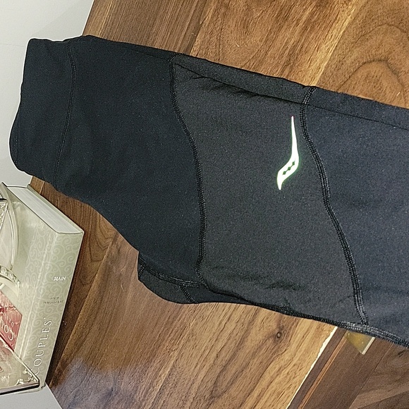 Saucony leggings for running or biking. - Picture 3 of 7